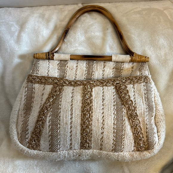 VINTAGE CROCHETED BAMBOO HANDLES HANDMADE SUMMER BAG CREAM COLORS LINED - Picture 1 of 13